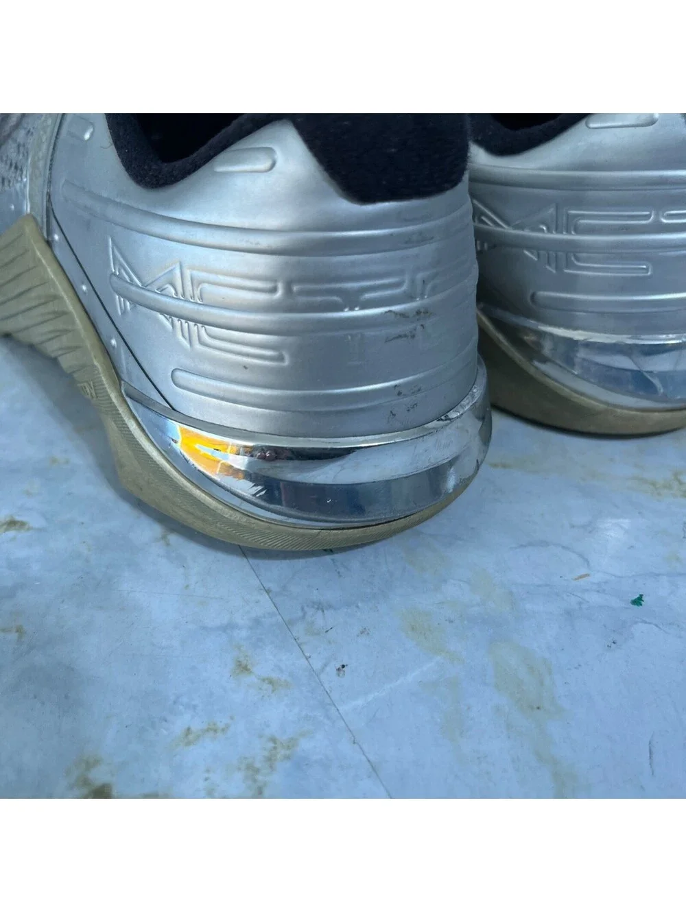 Nike upper discoloration